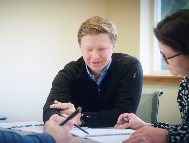 HUB Team Haugen advisor in a client meeting